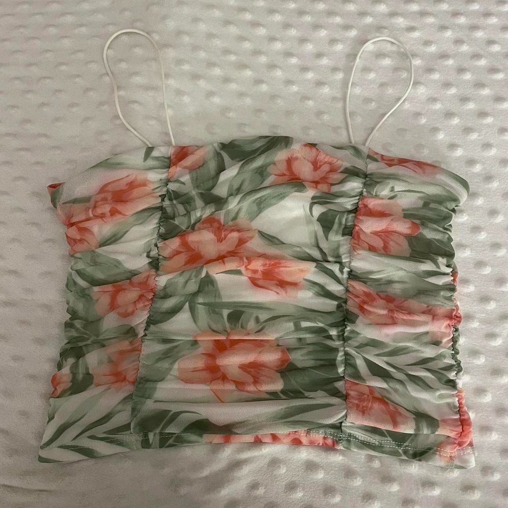 ruched floral crop tank size: medium brand: heart hips like new